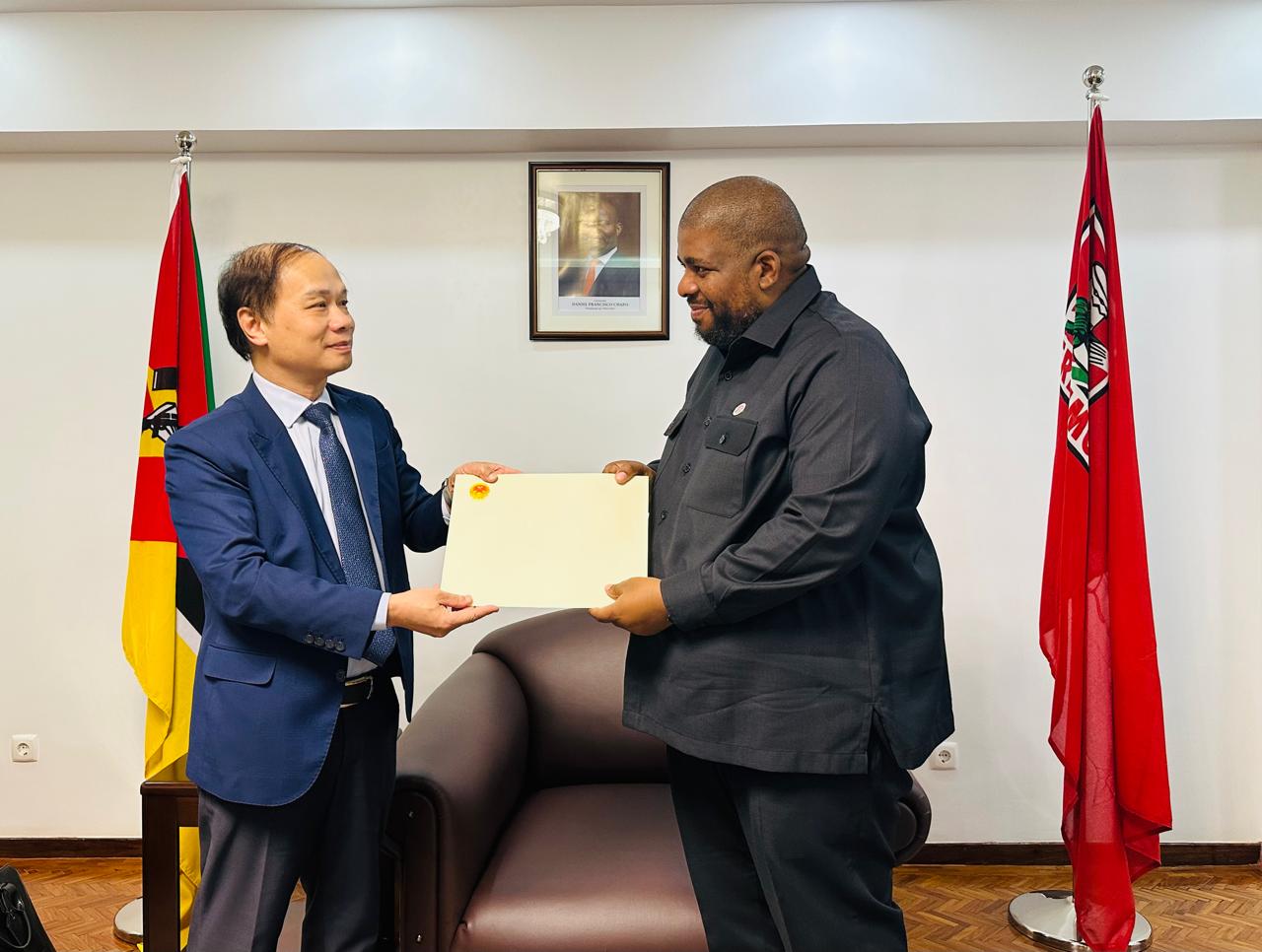 Đoàn đại biểu Đảng Cộng sản Việt Nam tham dự Lễ Kỷ niệm 50 năm Ngày Độc lập của nước Cộng hòa Mozambique và 63 năm Ngày thành lập Đảng Mặt trận Giải phóng Mozambique